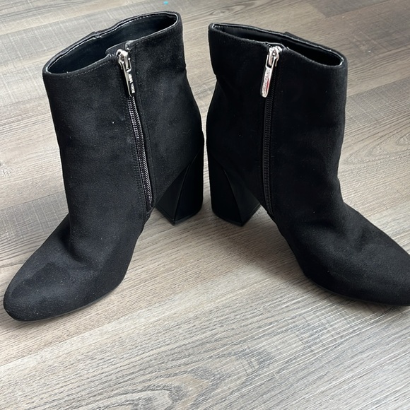 booties - Picture 3 of 3